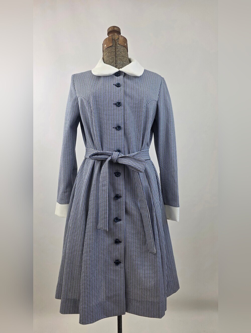 Vintage 70's ILGWU Union Made Women's Houndstooth Navy White Knee Length Coat S